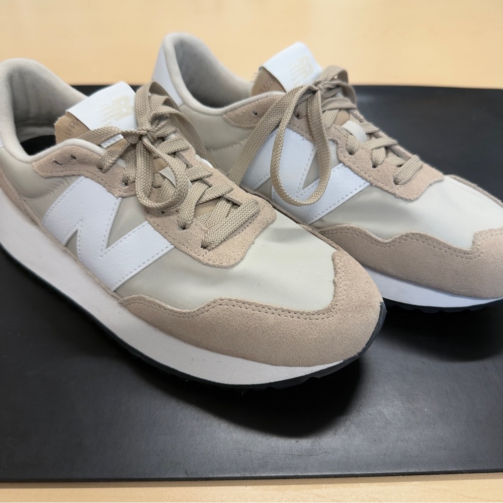 New Balance 237 Cream & White Casual Runner Sneakers Size 9 NWOT